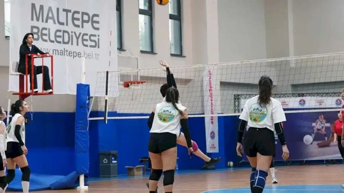 İstanbul Maltepe'de kadınlar şiddeti 'blok'ladı