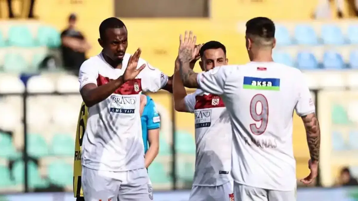 İstanbulspor 1-3 EMS Yapı Sivasspor (Maç Sonucu) Sivasspor'dan önemli 3 puan!