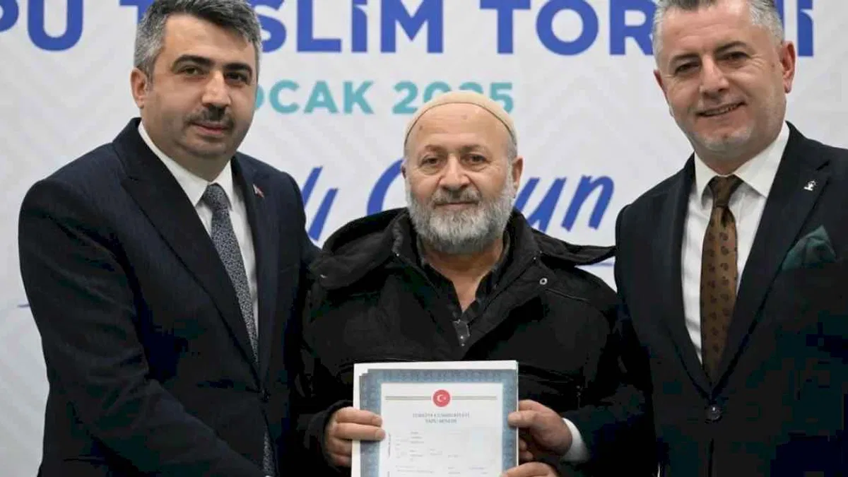 Bursa Yıldırım’da 960 hak sahibi tapularını teslim aldı