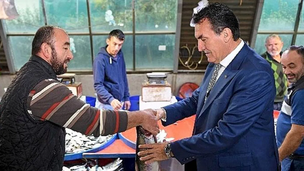 Başkan Dündar, Pazarcı Esnafını Yalnız Bırakmıyor
