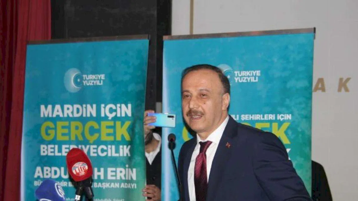 'Kimlik siyasetine hapsedilmiş bir siyasetle bir yere varma şansımız yok'