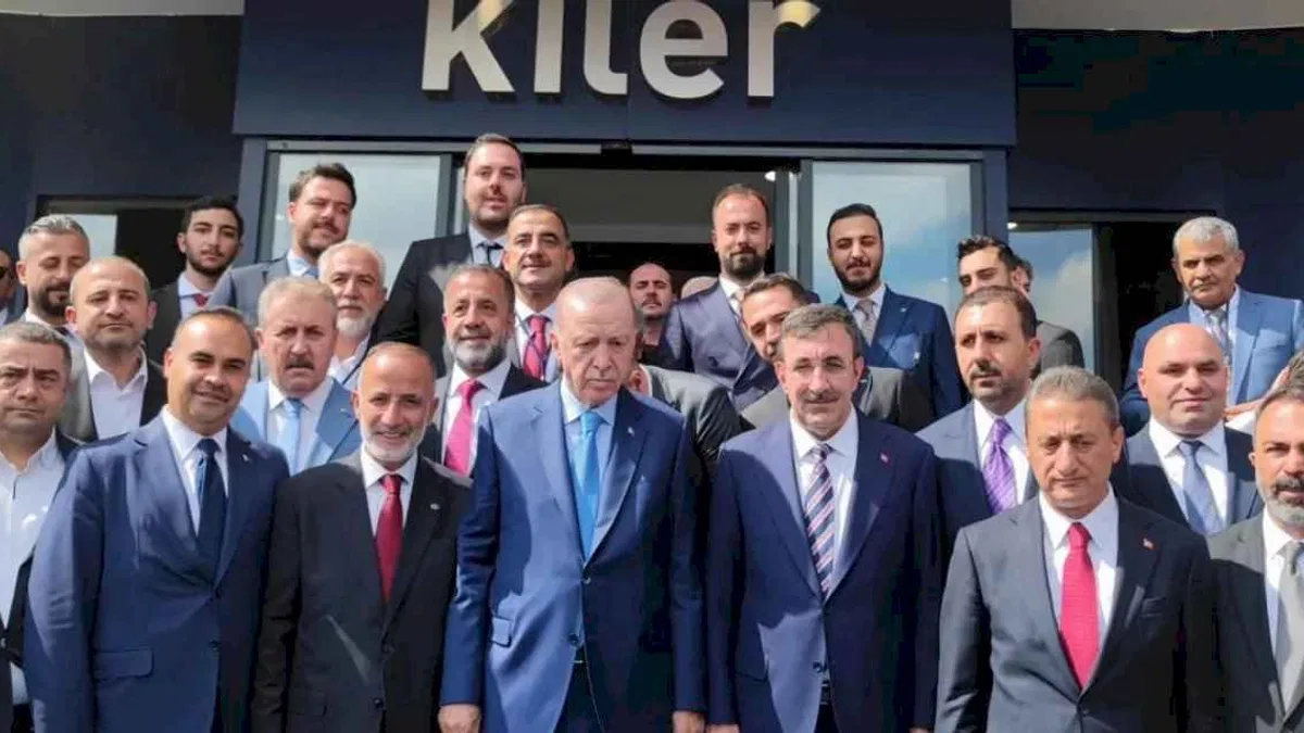 Cumhurbaşkanı Erdoğan, Bitlis'te iplik fabrikası açtı