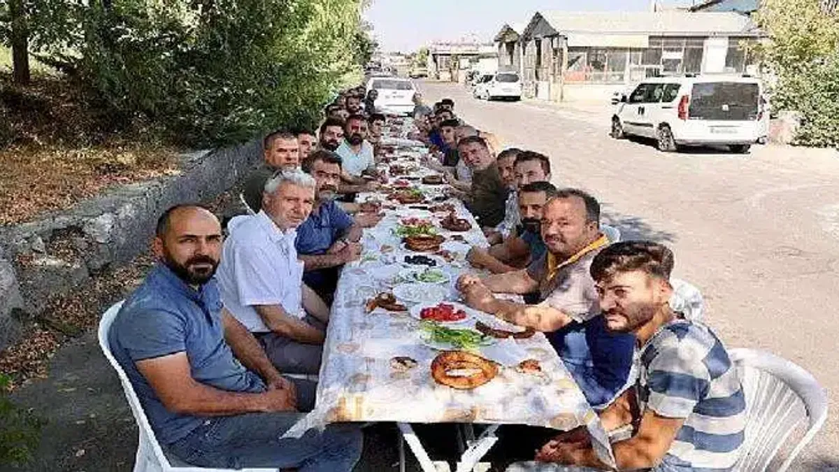 AK Parti Nevşehir Milletvekili Özgün ve Belediye Başkanı Savran, Sanayi Esnafı ile Kahvaltıda bir araya geldi