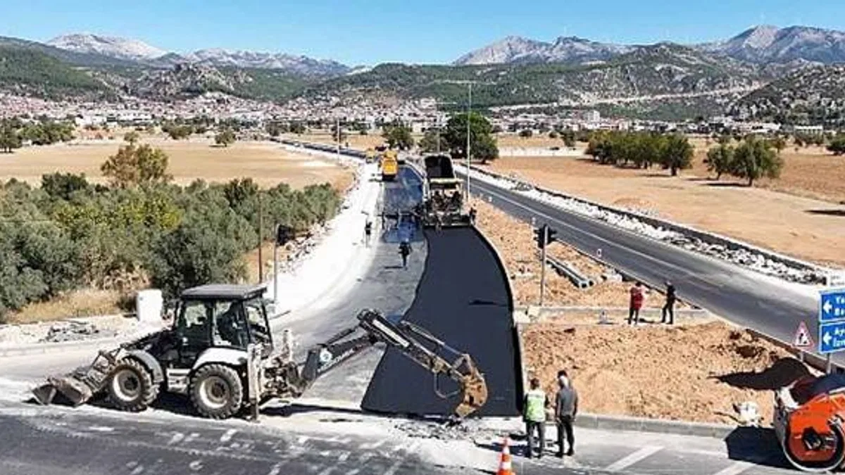 Otogar Yolunda 3. Kat Sıcak Asfalt Çalışması Başladı
