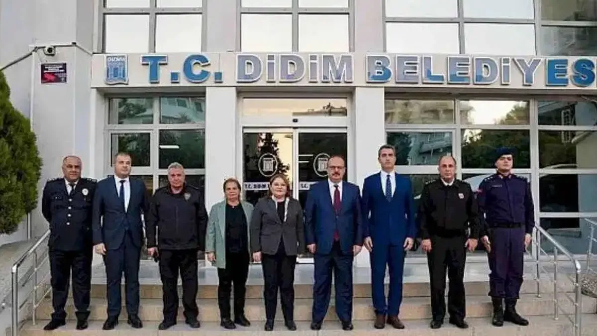 Muhtarlar İstişare Toplantısı için Didim'e gelen Aydın Valisi Yakup Canbolat, Didim Belediye Başkanı Hatice Gençay'ı ziyaret etti.