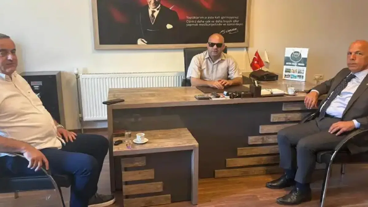 Artvin Ticaret Borsası Heyeti’nden görme engelli üyelerine anlamlı ziyaret