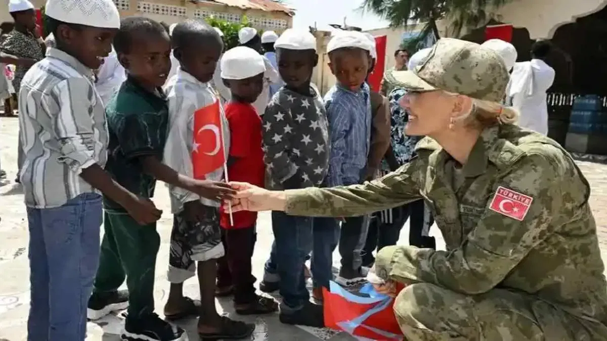 TSK'dan Somali'deki yetim çocuklara gıda ve giyecek desteği