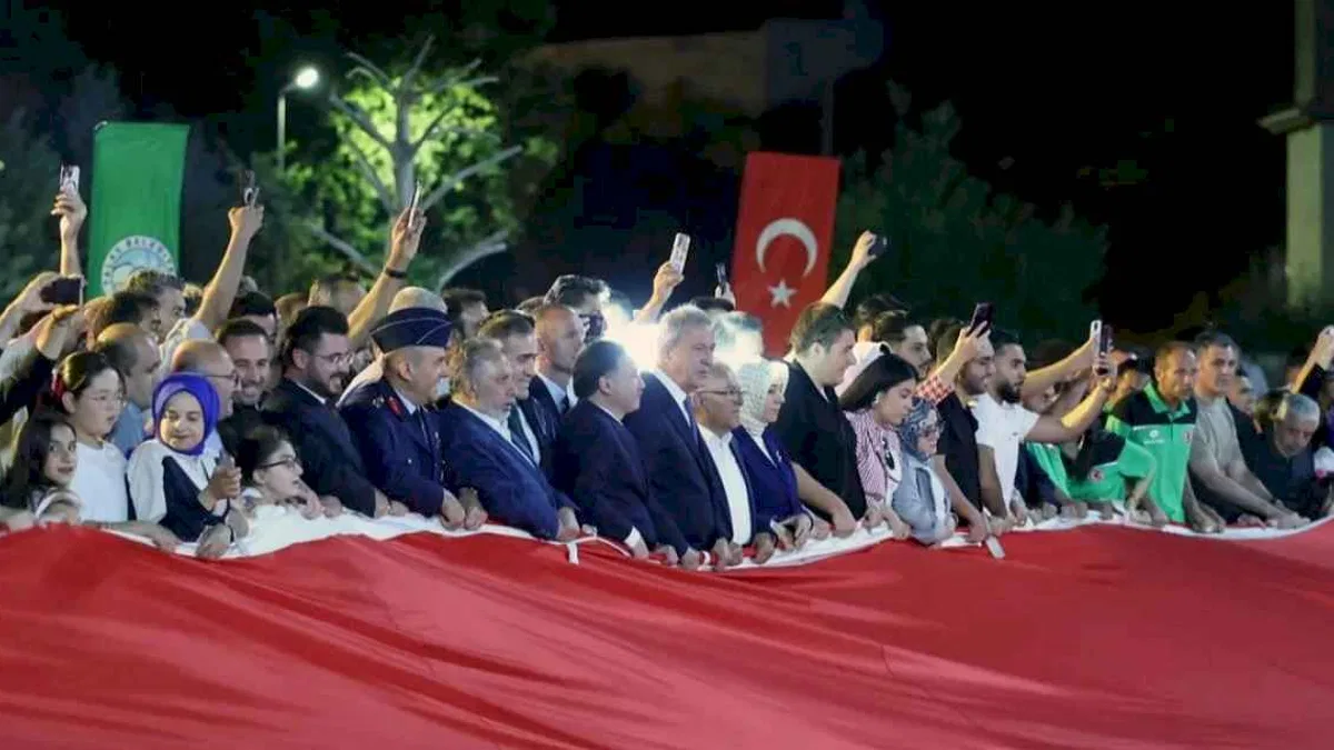 Kayseri Talas'ta 15 Temmuz'a 'en büyük bayrak' damgası
