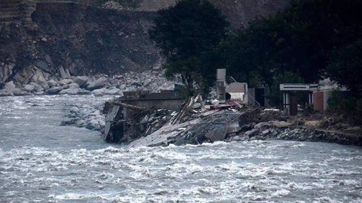 Pakistan'ın Swat bölgesinde sel felaketi altyapıya ciddi zarar verdi