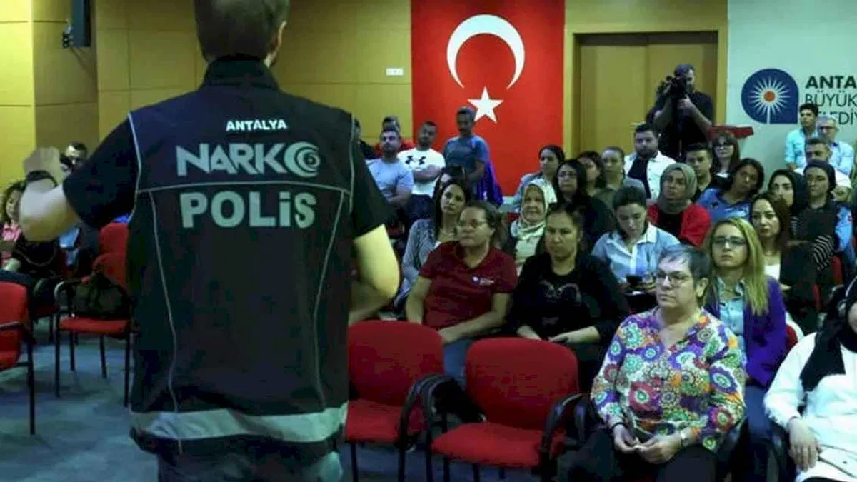 Antalya Büyükşehir'e madde bağımlılığı ile mücadele eğitimi