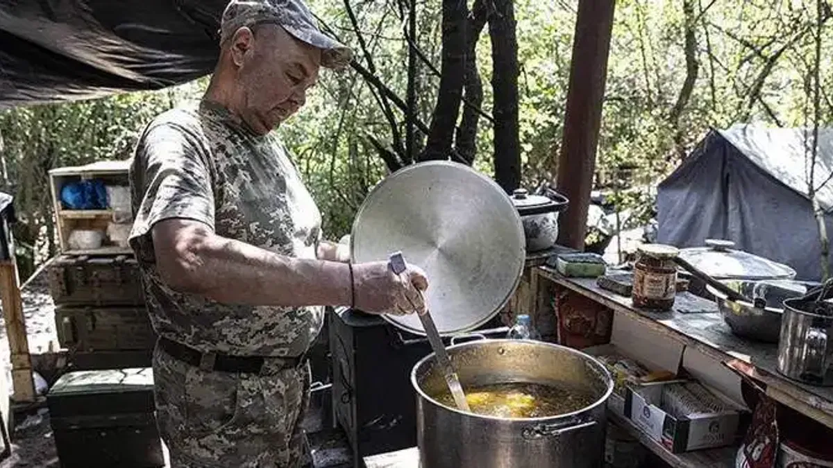 Önce şoförlük yapan Ukraynalı Valodya, cephede gönüllü aşçı oldu