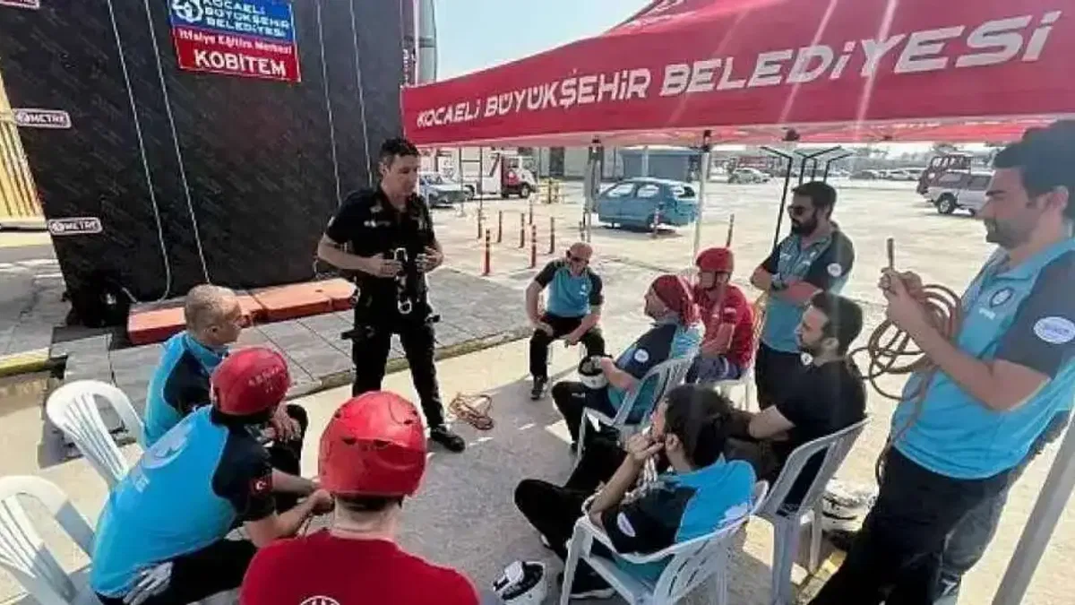 İtfaiyeden UMKE'ye iple erişim eğitimi