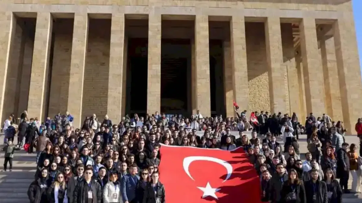 6,5 milyonu aşkın kişi Ata'nın huzuruna çıktı