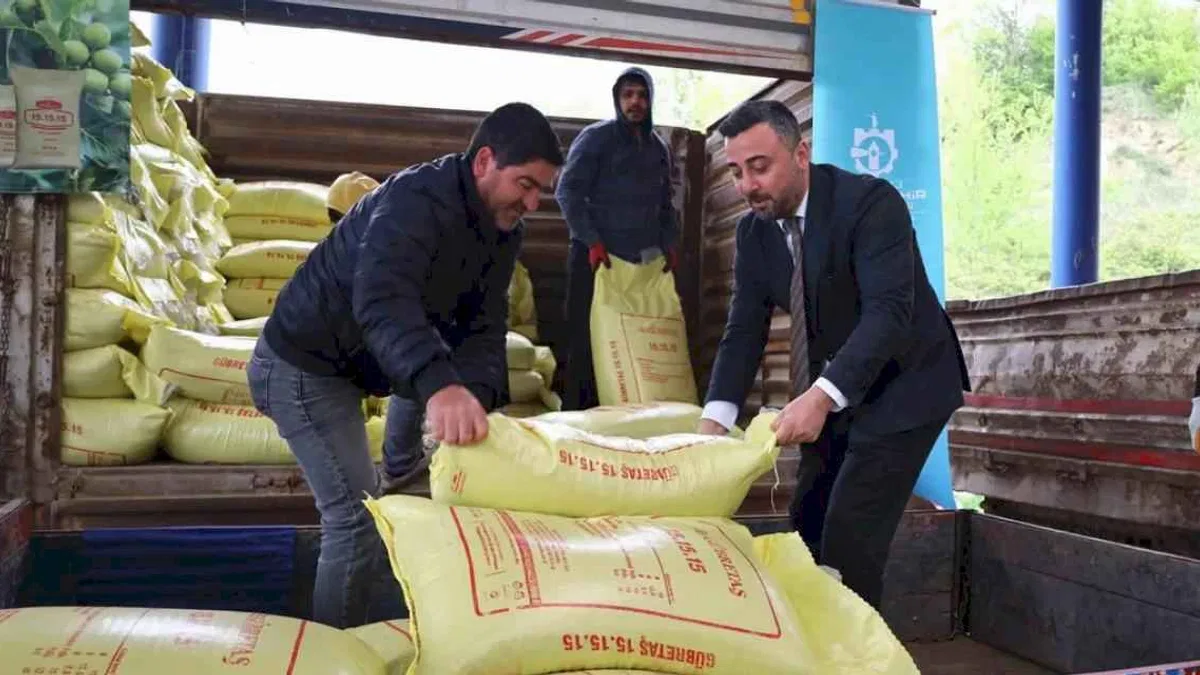 Kocaeli'den yaklaşık 2 bin üreticiye 500 ton gübre desteği