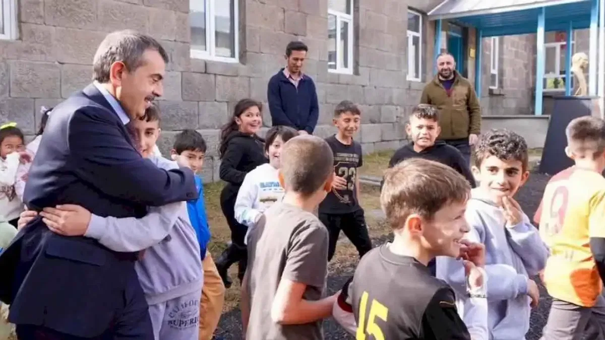Öğrenciler ara tatile çıktı... Bakan Tekin: Dinlenin, kendinize zaman ayırın