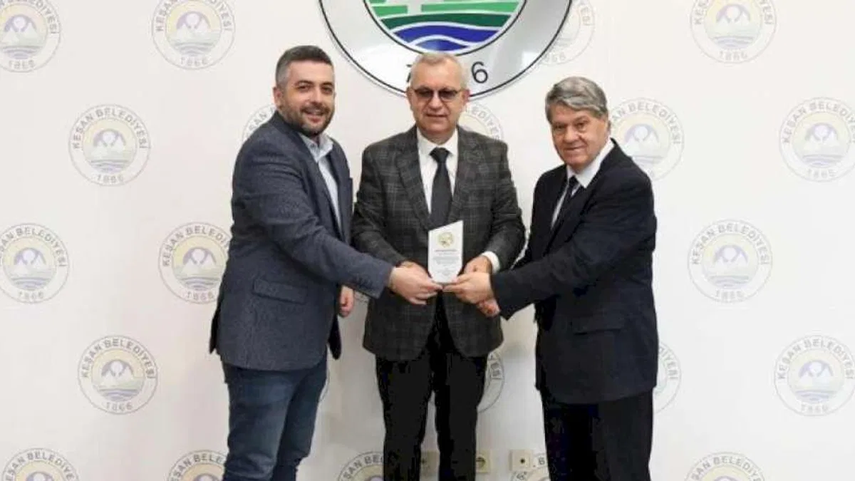 TYBB Edirne Şubesi’nden Başkan Helvacıoğlu’na teşekkür plaketi