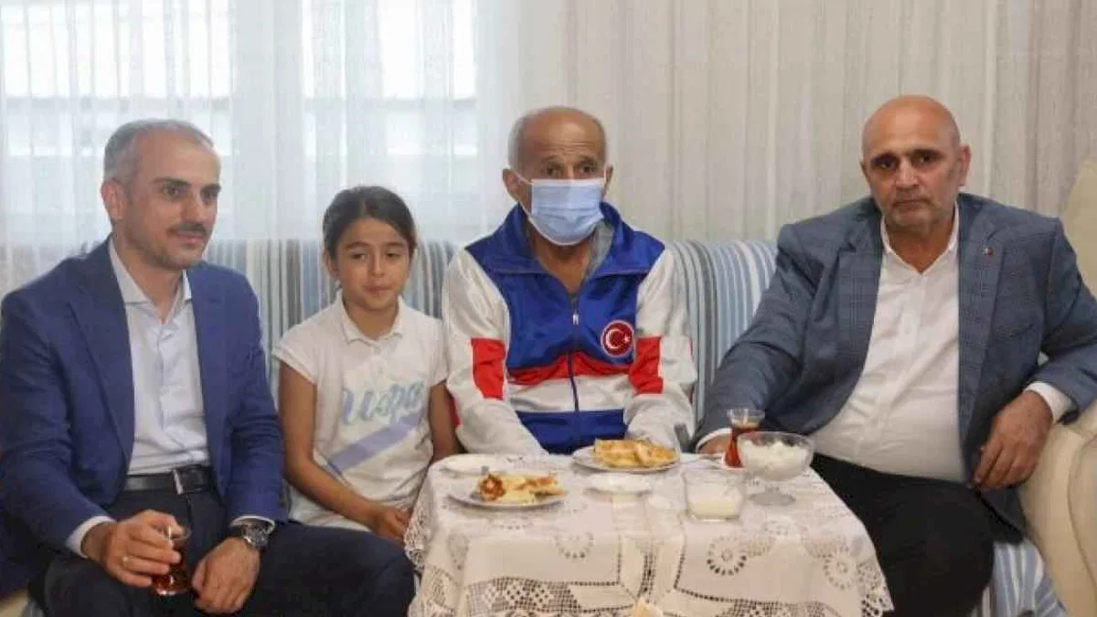 Bünyamin Çiftçi, vatandaşlarla bir arada