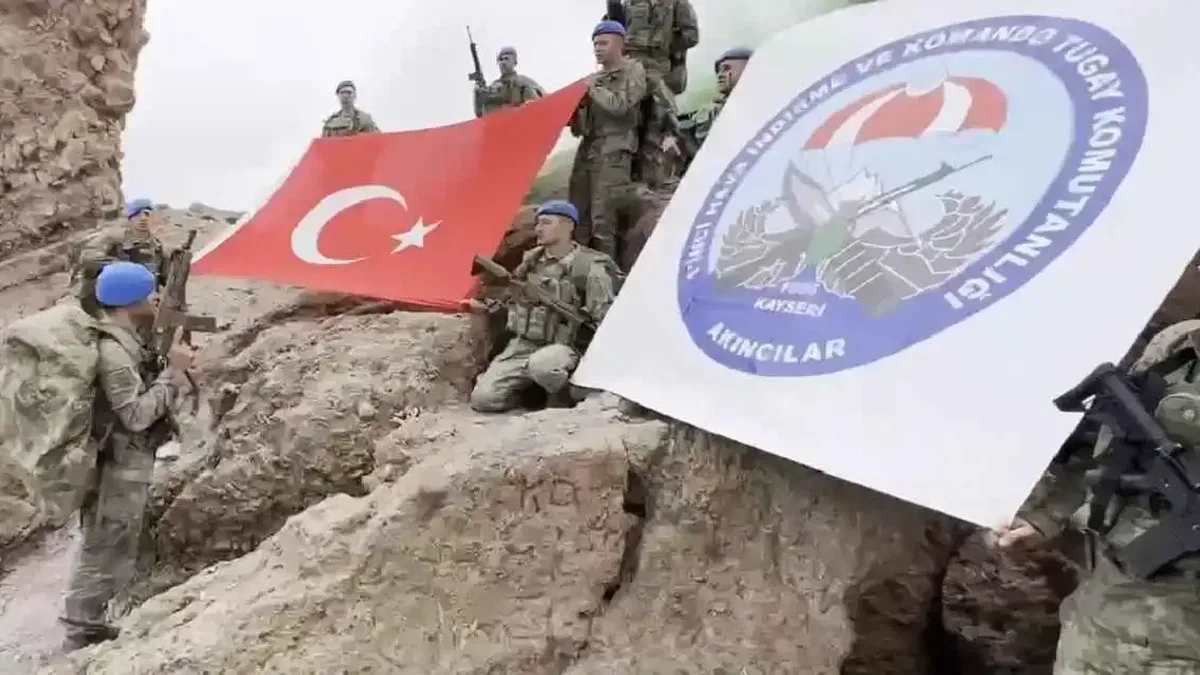 Kahraman komandolar Erciyes’te... Somalili askeri personelle keşif tırmanışı