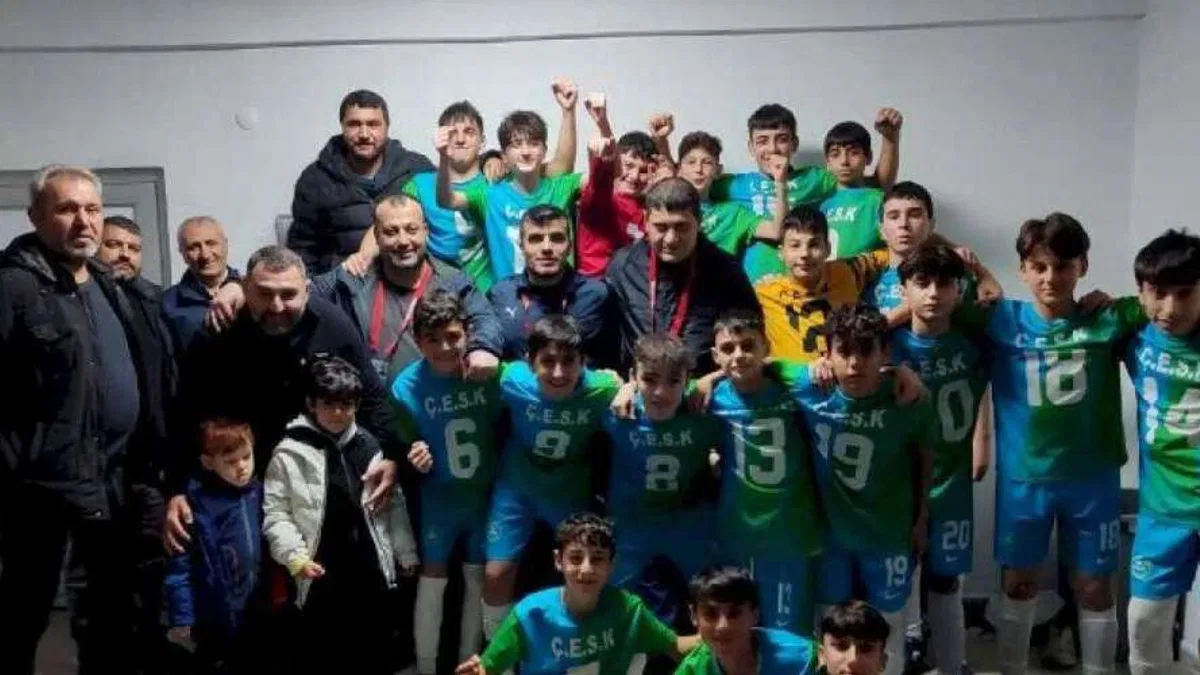U-14 futbol takımı şampiyon oldu!