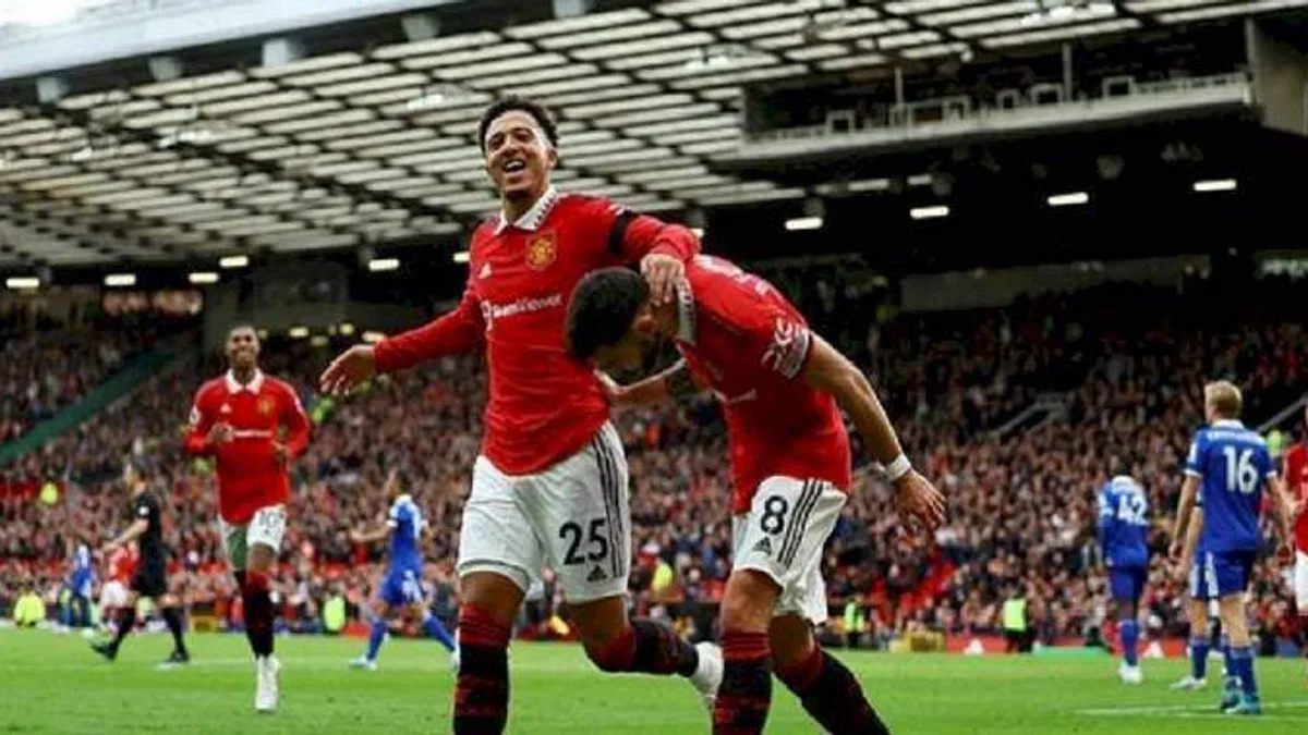 Manchester United adım adım zirveye!