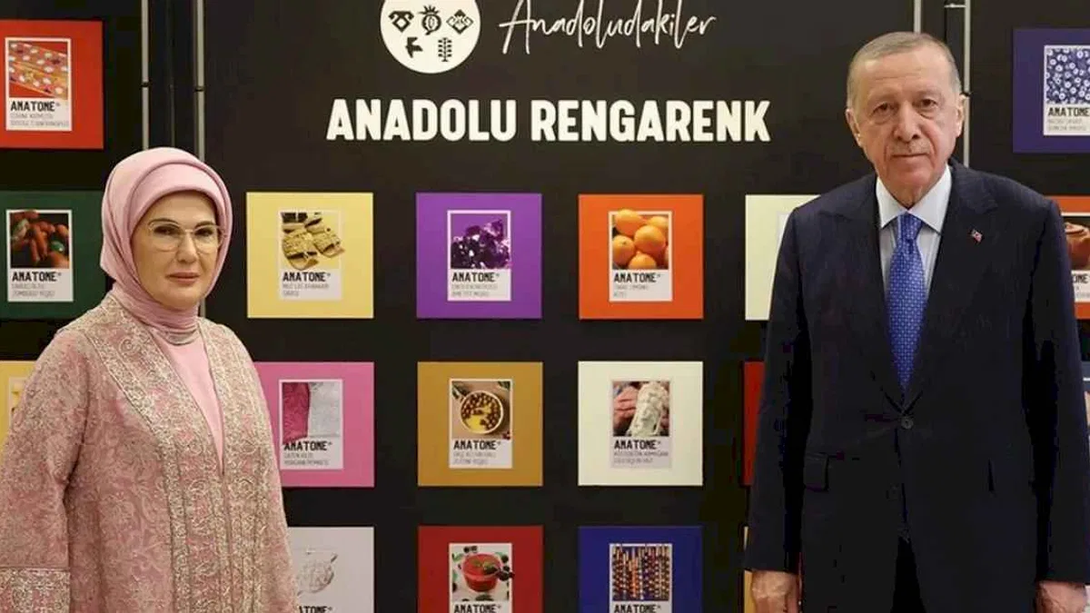 Erdoğan çiftinden 'Anadoludakiler' sergisine ziyaret