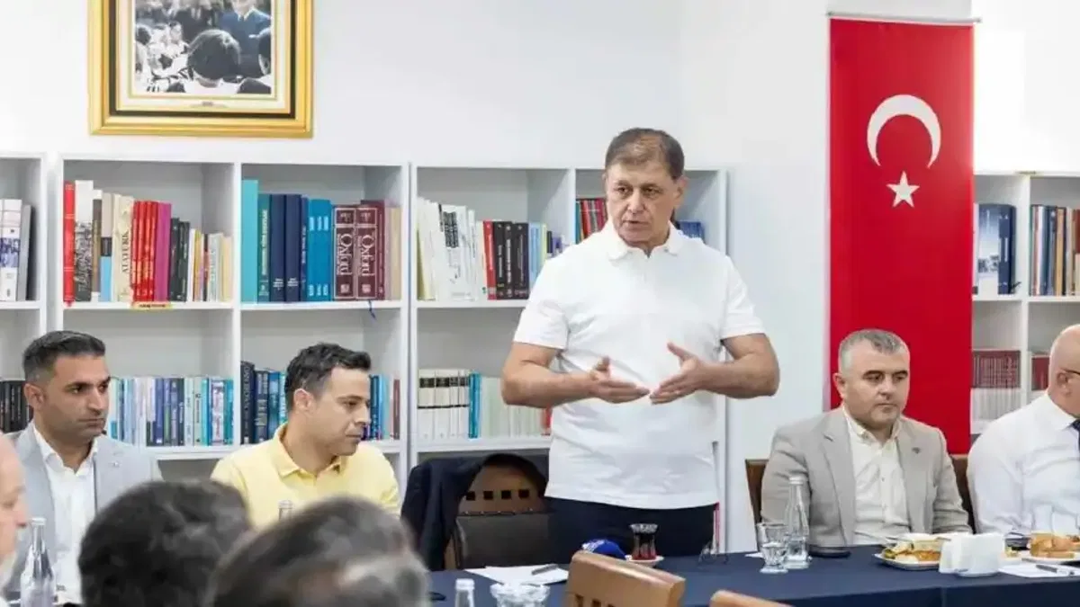 Başkan Tugay mesaisine Kemeraltı esnafıyla başladı... Tek derdimiz işimizi iyi yapmak