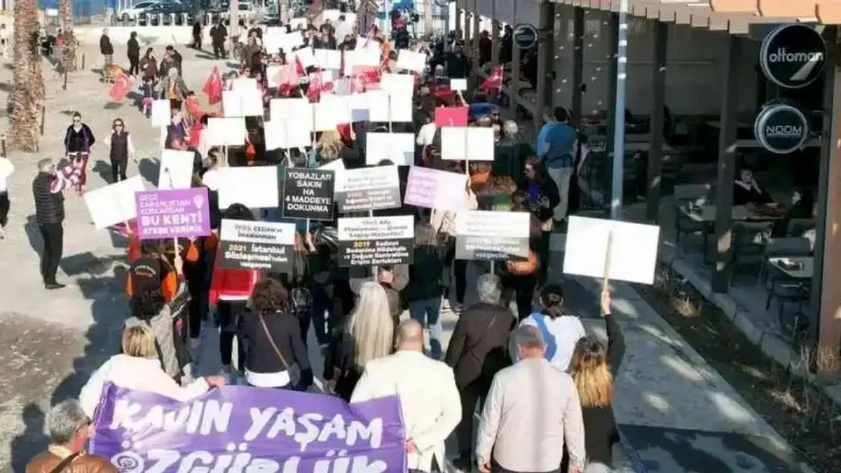 Türkiye'de ilk oldu... Güzelbahçe'de 'tersine yürüyüş' yapıldı