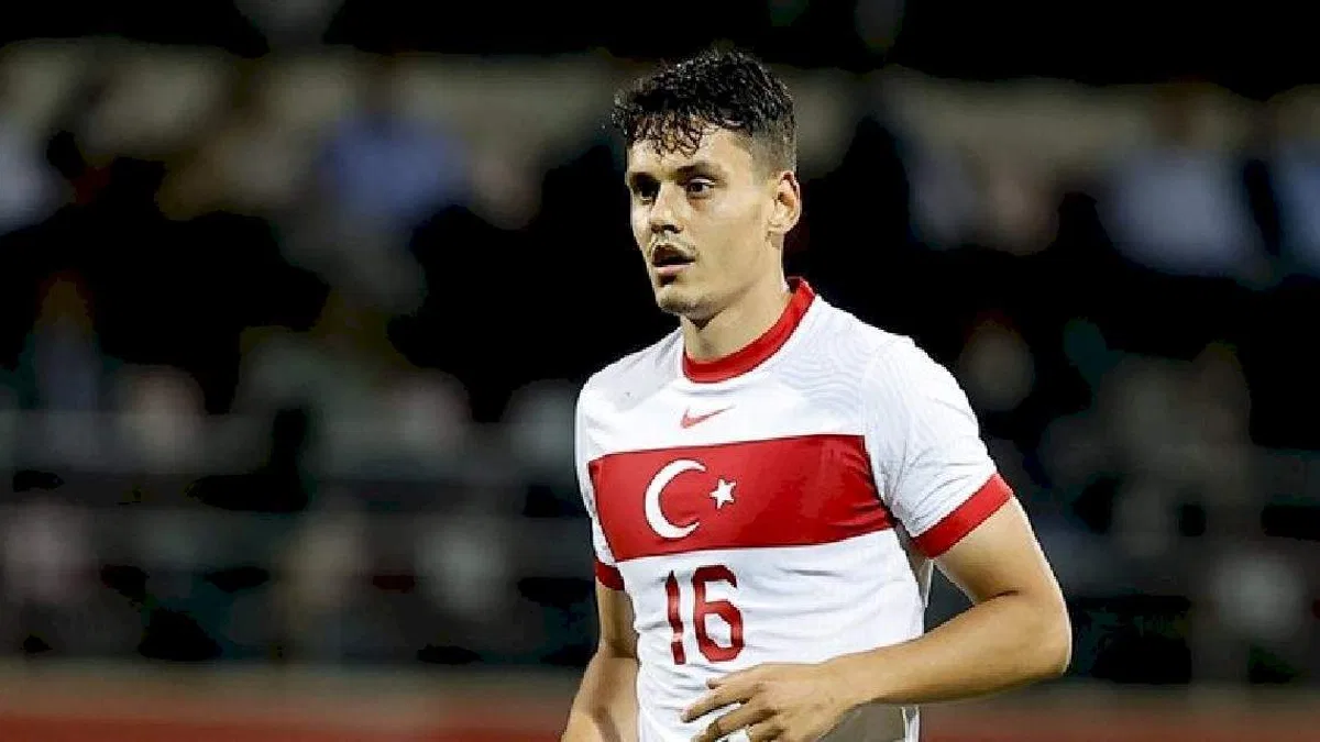 Efsane futbolculardan olan Marcos Senna'dan Enes Ünal'a övgü