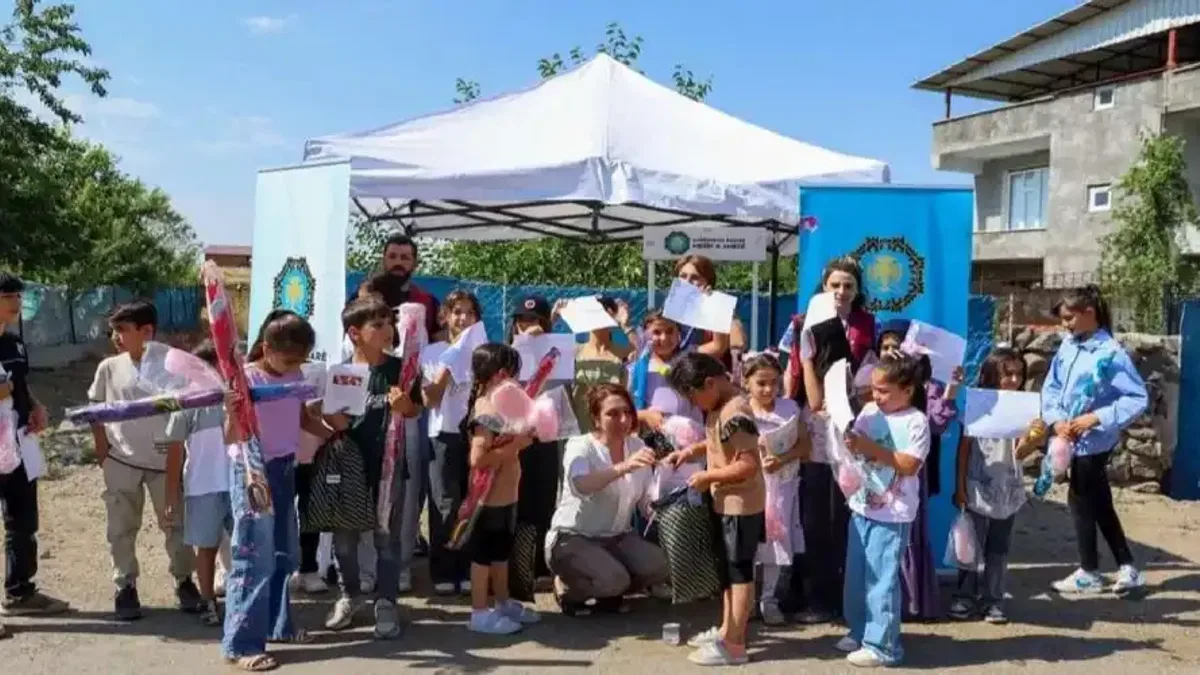 Diyarbakır'da karne gününde çocuklara sürpriz etkinlik