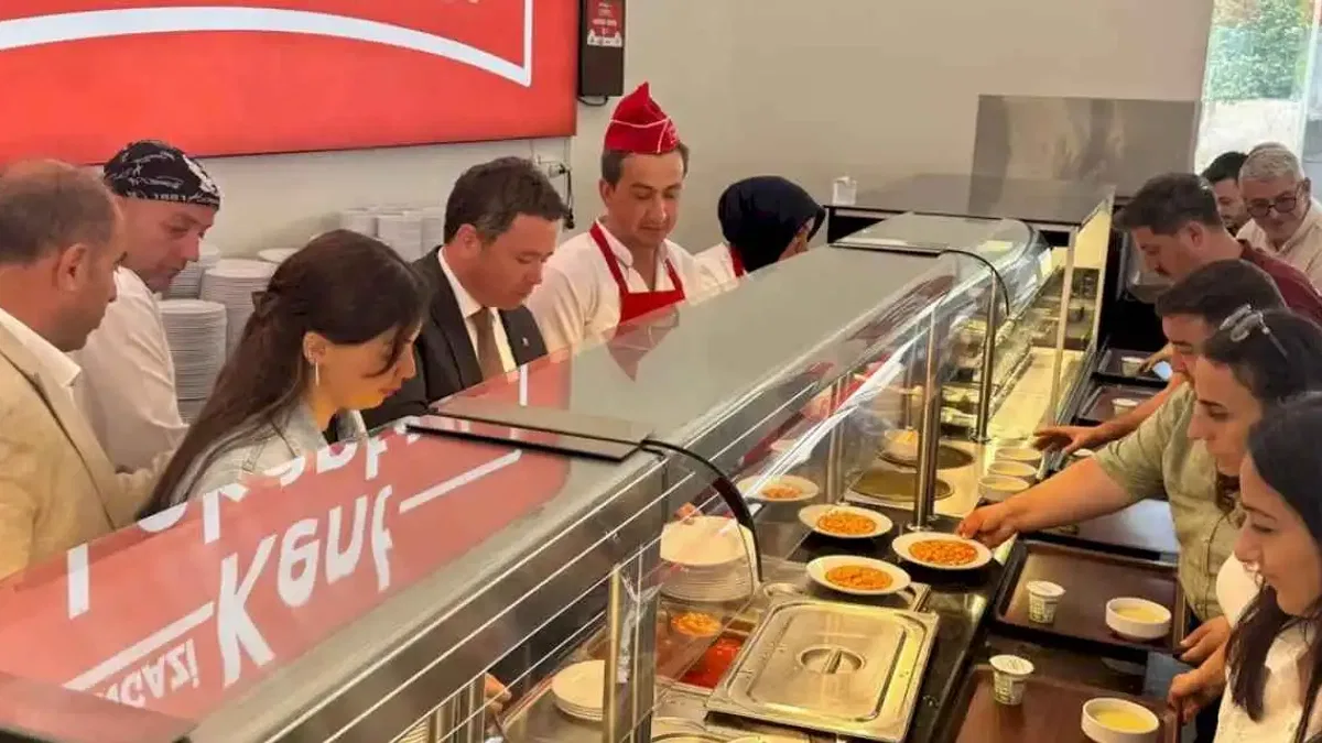 Bursa Osmangazi'de Ferdi Zeyrek anısına yemek ikramı