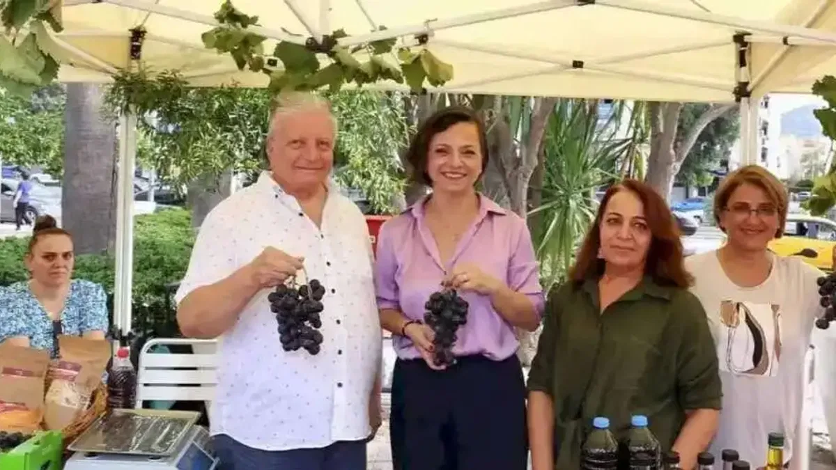 İzmir Karabağlar'da Kavacık Karnavalı renklendirdi