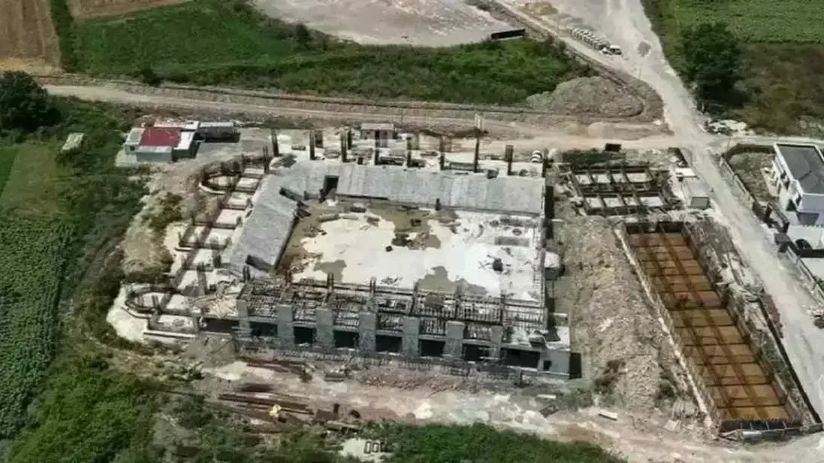 Sakarya'da bin 500 kişi kapasiteli yeni spor salonu hızla yükseliyor