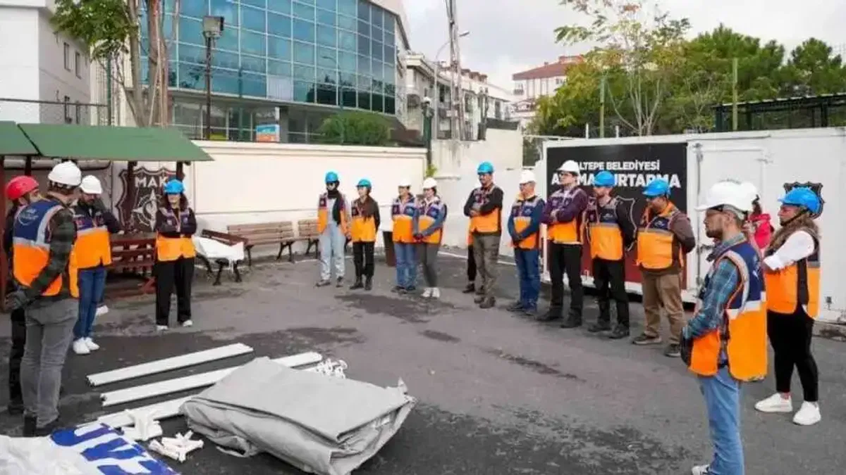 Maltepe’de afetlere müdahale için gönüllü seferberliği