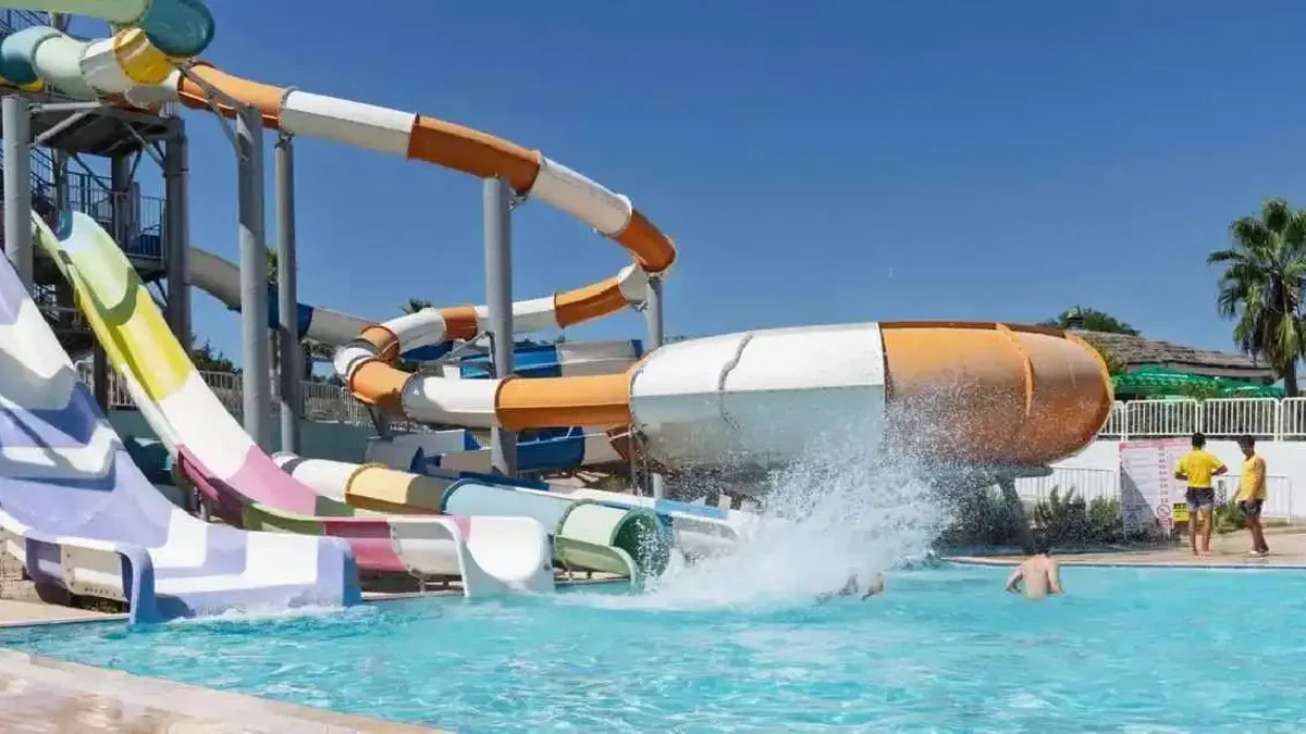 İzmir Büyükşehir’den gençlere aquapark keyfi