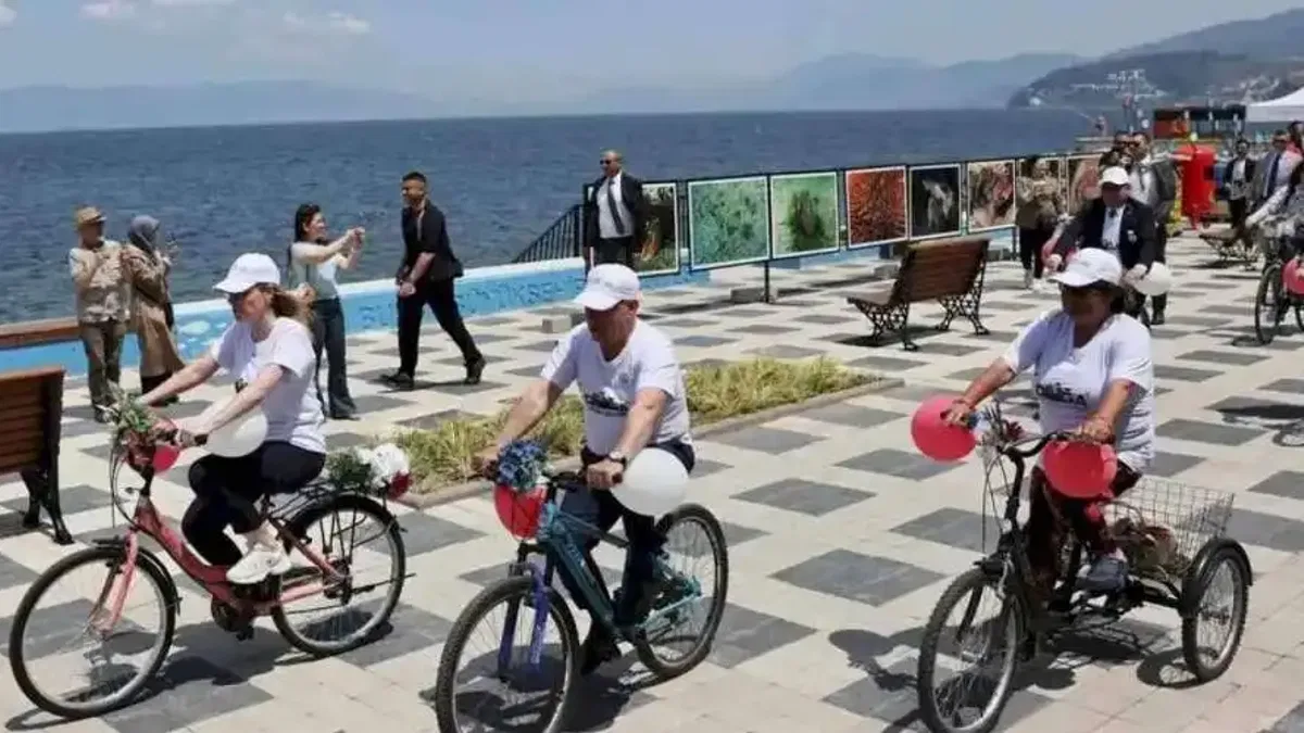 'Süslü Bisikletler’in pedalları Mudanya'da temiz çevreye çevrildi