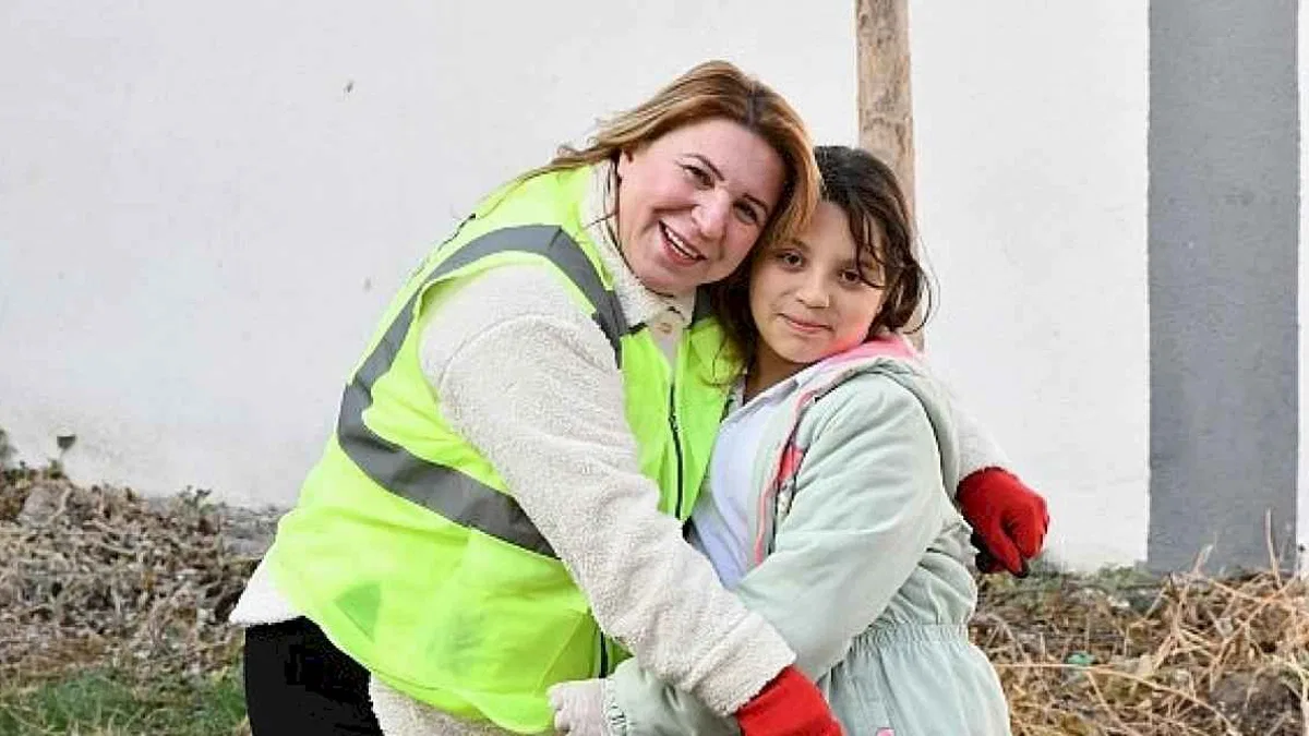 Gönüllüler Gündoğu Mahallesi'ni temizledi