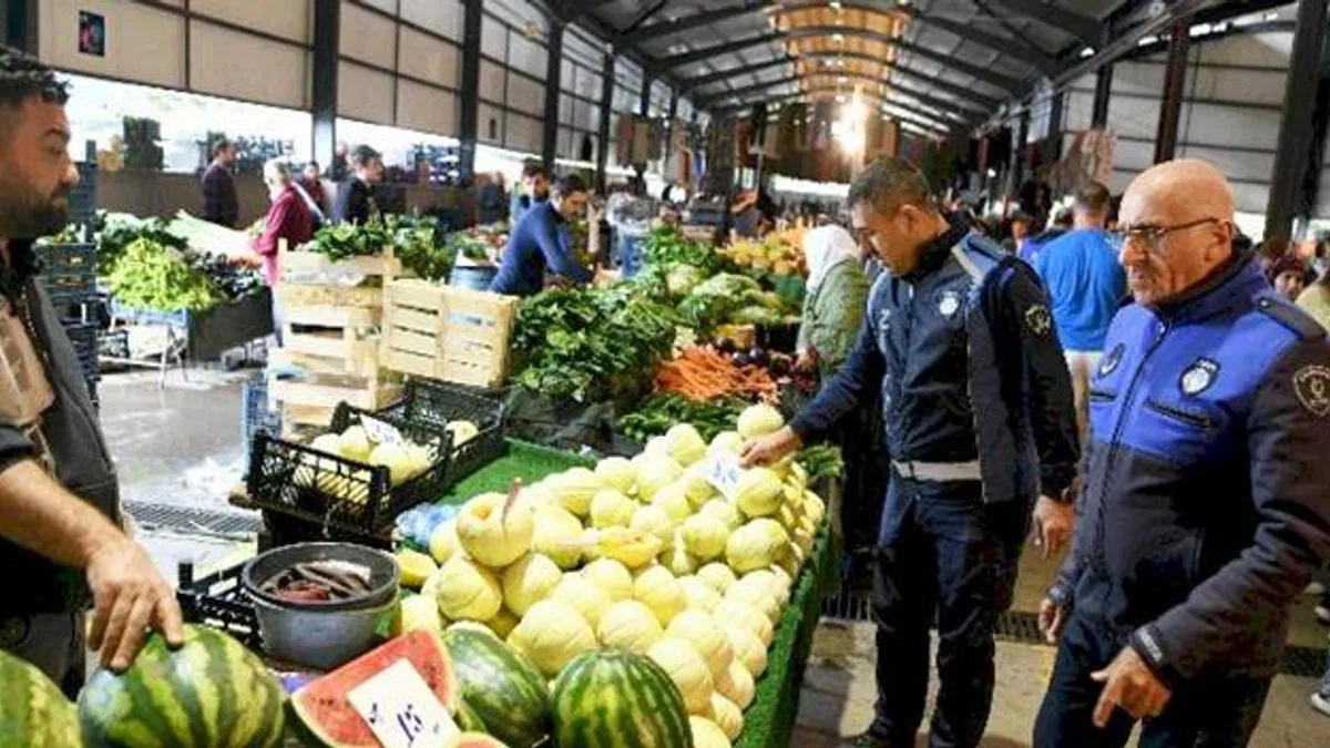 Çayırova Zabıtası pazarlarda sıkı denetimde