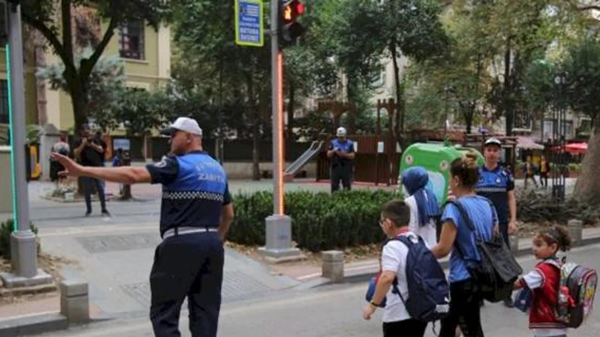 Kocaeli'de okulların ilk gününde Zabıta görev başında