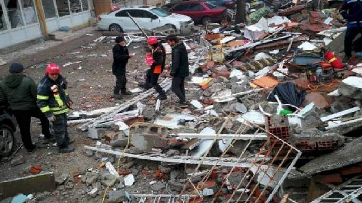 Kayseri itfaiyesi 34 vatandaşı enkazdan çıkardı