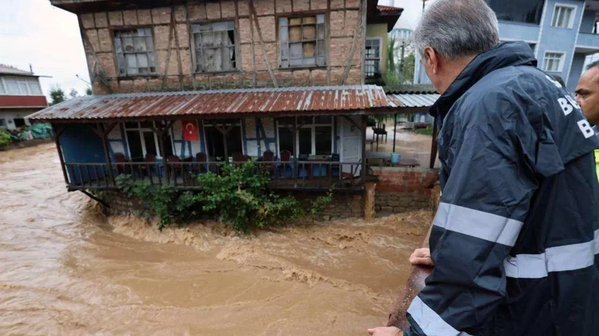 Karasu'daki sel felaketinin ardından yaralar sarılıyor