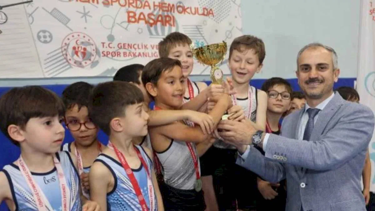 Çayırova’nın minik jimnastikçiler başarı kürsüsünde
