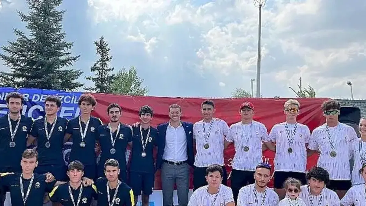 Kürekte Gençlerin Mücadelesi Nefes Kesti
