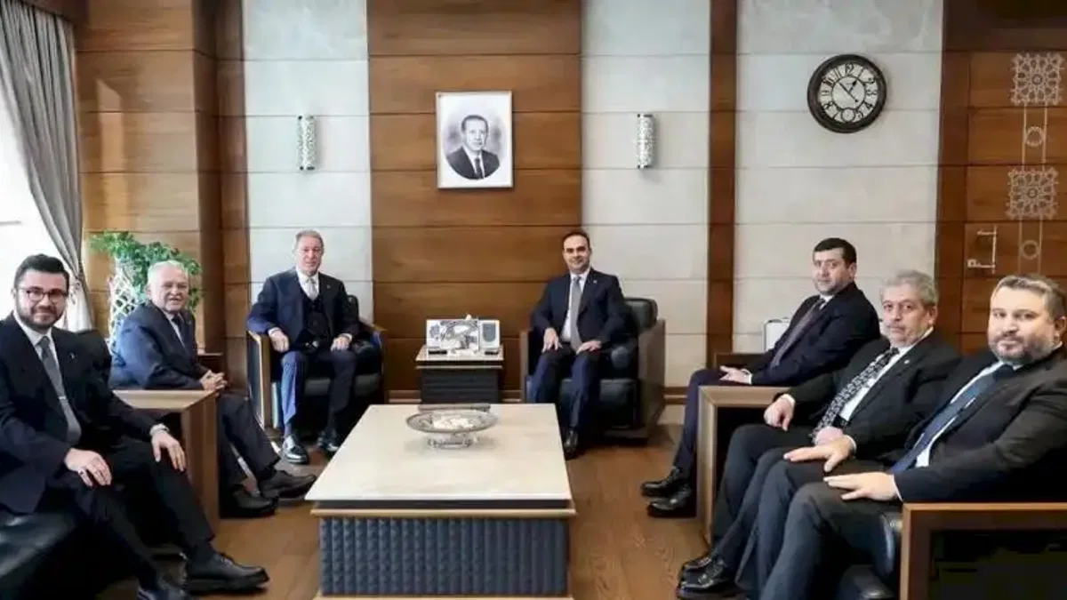 Memduh Büyükkılıç'tan Bakan Kacır'a ziyaret