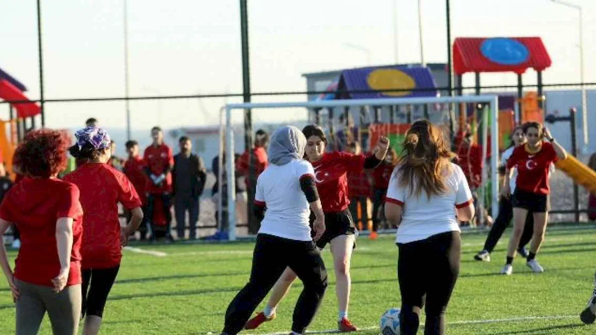 Adıyaman'da kadın futbol takımlarını buluşturdu
