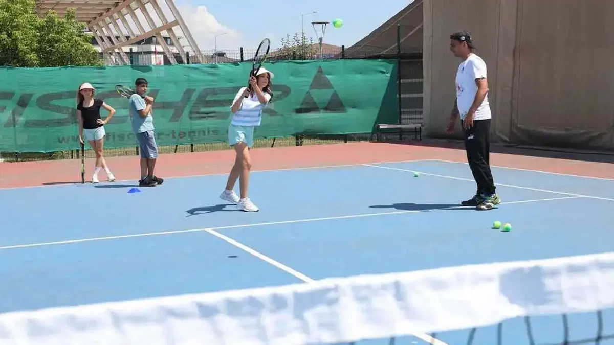 Sakarya'da Yaz Tenis Kursu'na yoğun ilgi