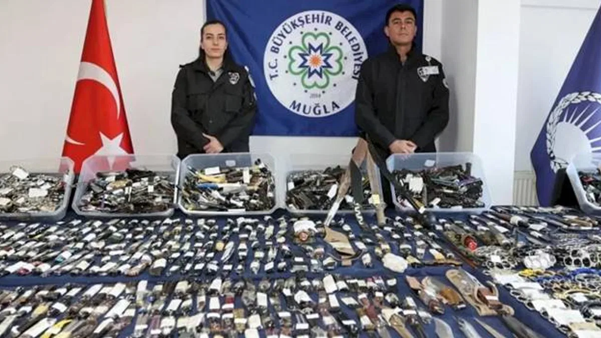 Muğla otogarlarında sıkı güvenlik... 2 bin 520 kesici alet ele geçirildi