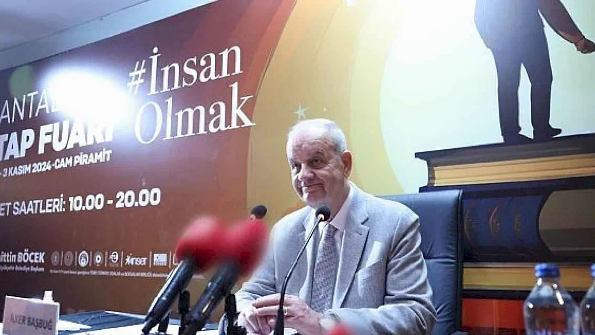 Antalya Kitap Fuarı ziyaretçi akınına uğruyor İlker Başbuğ söyleşisine yoğun ilgi