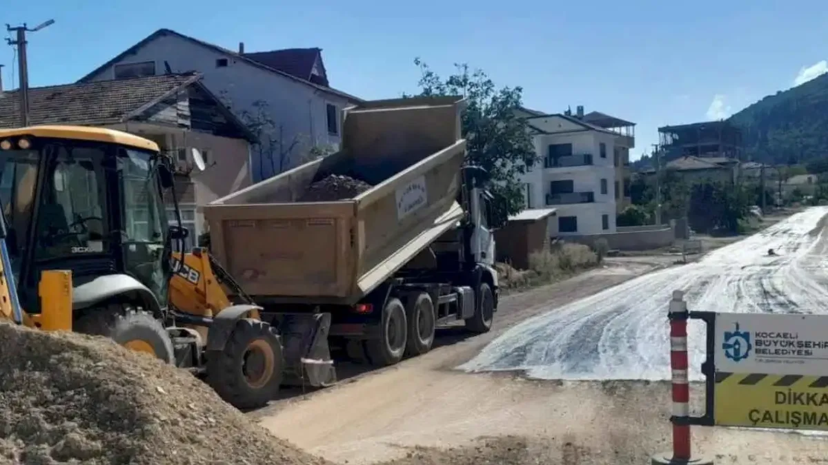 Sakarya'da Karamürsel Ereğli Mahallesi’nde yeni yol konforu