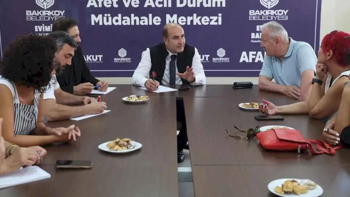 İstanbul Bakırköy’de muhtarlarla deprem hazırlık toplantısı