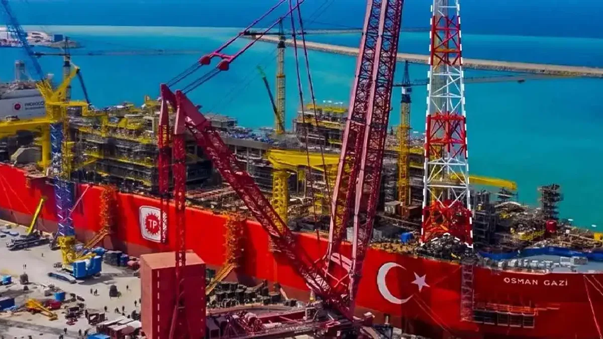 Osman Gazi için kritik aşama! 260 tonluk Alev Kulesi yerine yerleştirildi